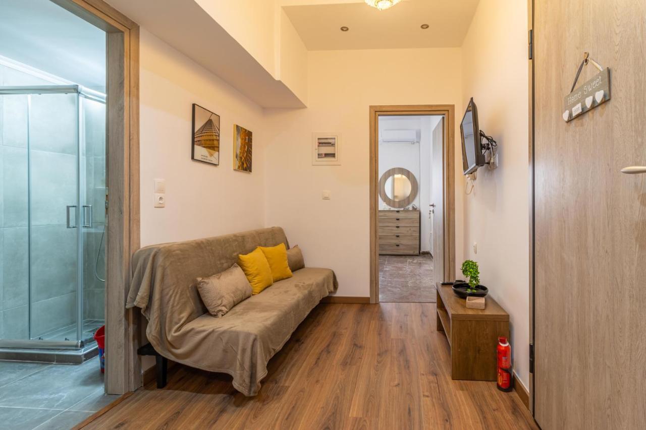 Korinthos Downtown Apartment Екстер'єр фото