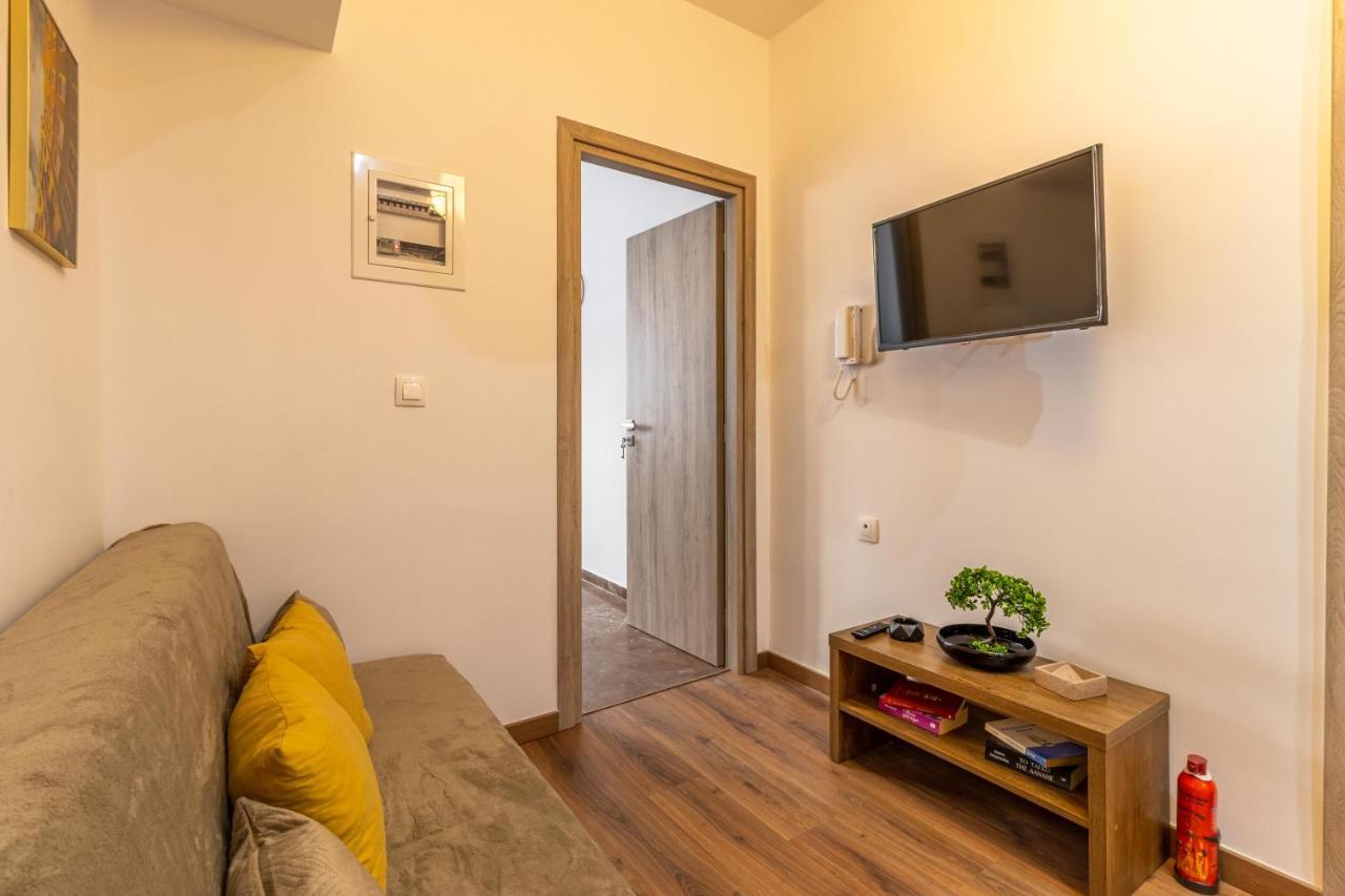 Korinthos Downtown Apartment Екстер'єр фото