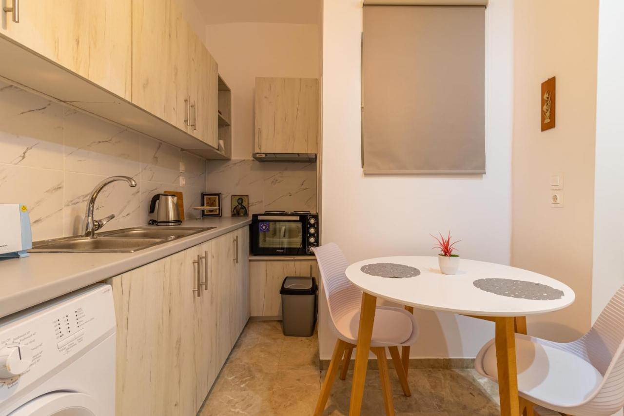 Korinthos Downtown Apartment Екстер'єр фото